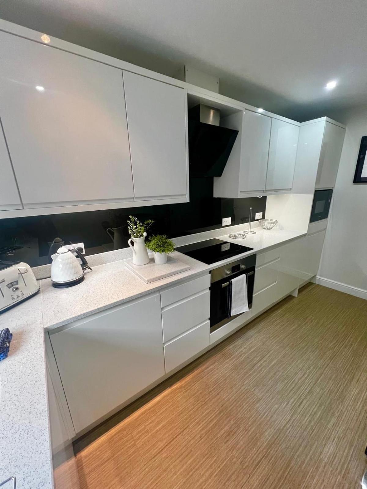 Majestic, Modern & Spacious Harbour-View Apartment With Parking ويتبي المظهر الخارجي الصورة